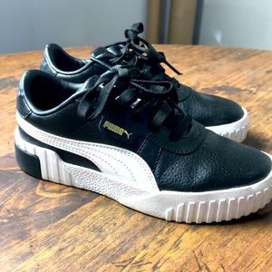 Leather girls pumas sz 2 *Real Leather*